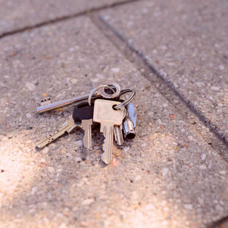 6 cosas que debe hacer si pierde sus llaves (y cómo puede ayudar la entrada sin llave)
